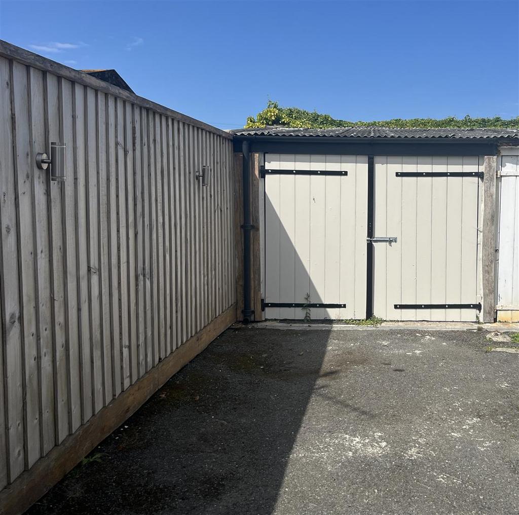 Garden, Garage, Parking & Views