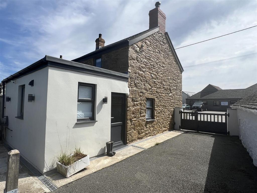 Garden, Garage, Parking & Views