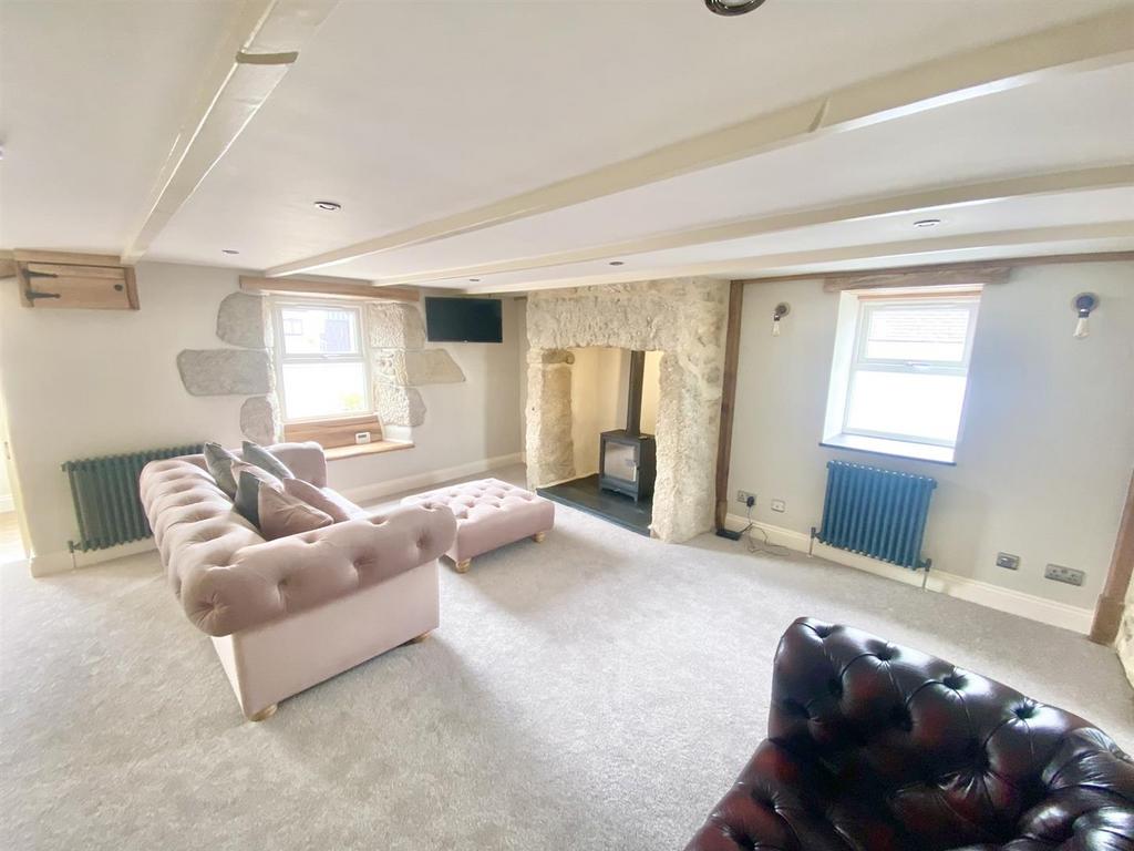 Lounge/ Dining Room