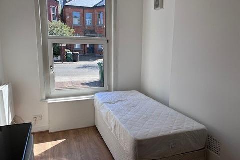 Studio to rent, Manstone Road, Kilburn NW2