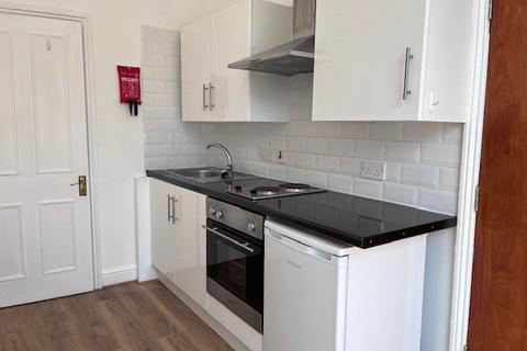 Studio to rent, Manstone Road, Kilburn NW2