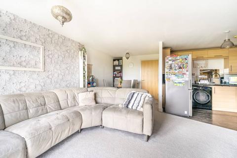 2 bedroom flat to rent, Barking, Barking, IG11