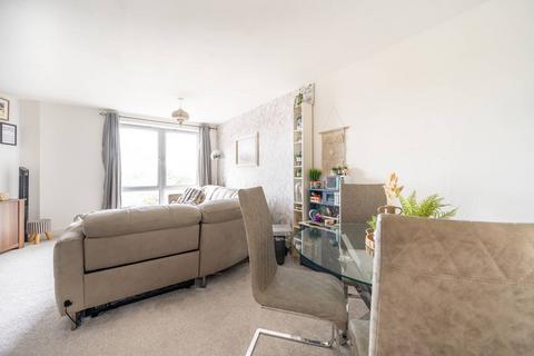 2 bedroom flat to rent, Barking, Barking, IG11