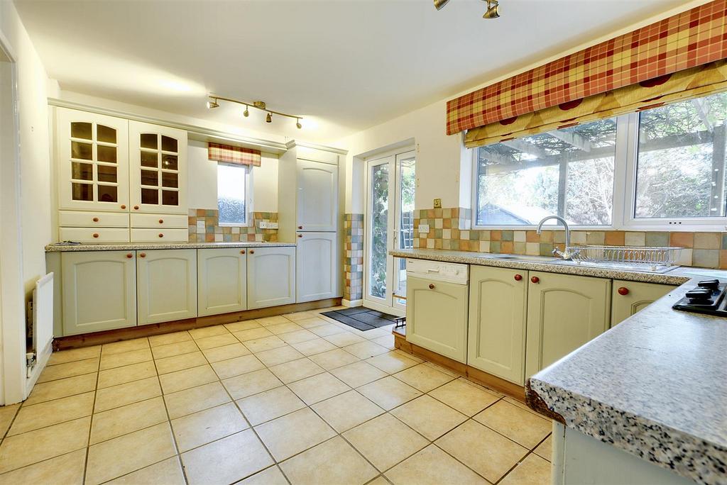 Kitchen 1.jpeg