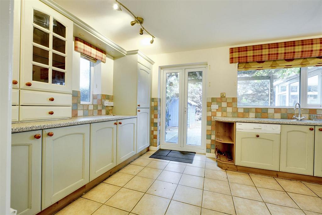 Kitchen 2.jpeg