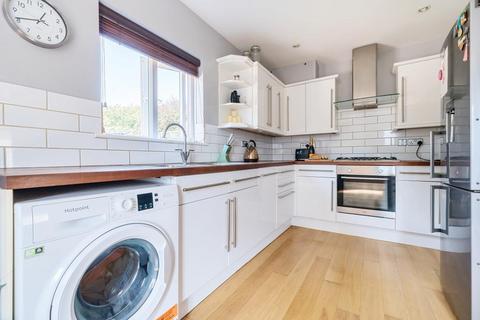 1 Judds Close, Witney, OX28 2JY