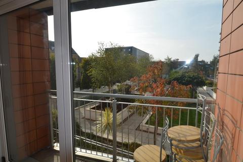 1 bedroom apartment to rent, Holland Gardens, Brentford