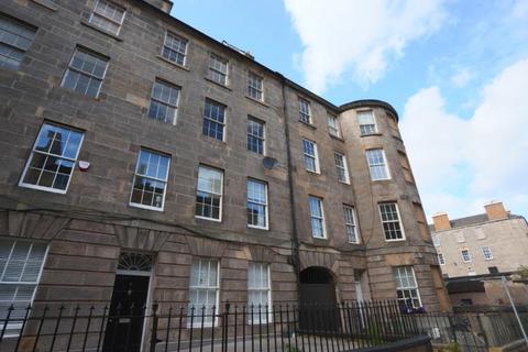 1 bedroom in a flat share to rent, Academy Street, Leith, Edinburgh, EH6