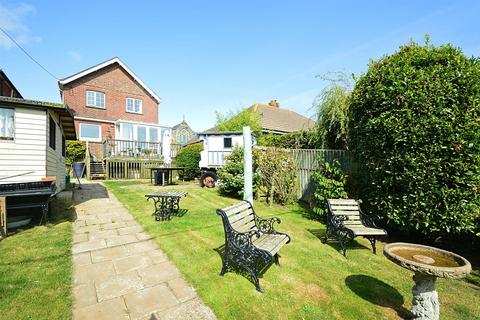 3 bedroom detached house for sale, LARGE REAR GARDEN * APSE HEATH