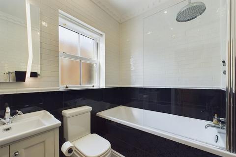 Flat 3, 11 Esplanade, Whitby, YO21 3HH