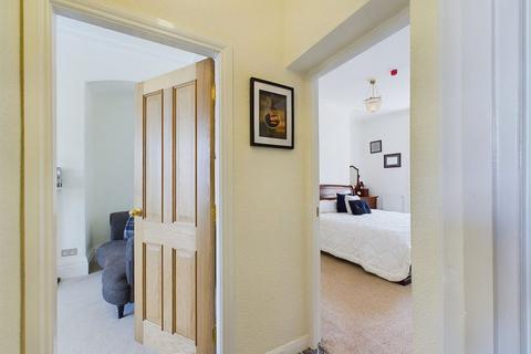 Flat 3, 11 Esplanade, Whitby, YO21 3HH