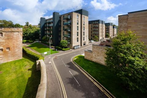 3/3, 1 Hamilton Gardens, Glasgow, G12 8BD