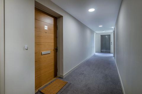3/3, 1 Hamilton Gardens, Glasgow, G12 8BD