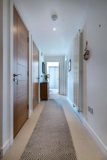 3/3, 1 Hamilton Gardens, Glasgow, G12 8BD