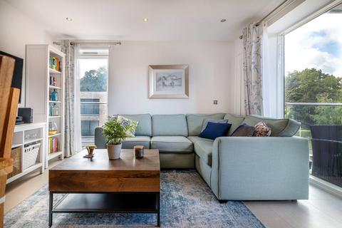 3/3, 1 Hamilton Gardens, Glasgow, G12 8BD