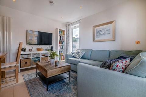 3/3, 1 Hamilton Gardens, Glasgow, G12 8BD