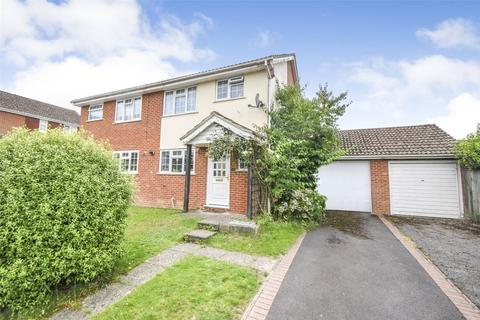 3 bedroom semi-detached house for sale, Hawthorn Rise, Hampshire RG27