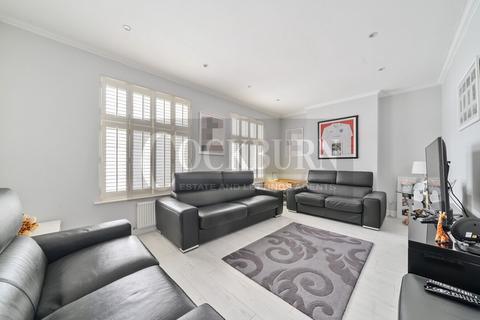 15 Halons Road, London, SE9 5BS