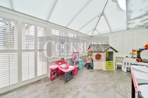 15 Halons Road, London, SE9 5BS