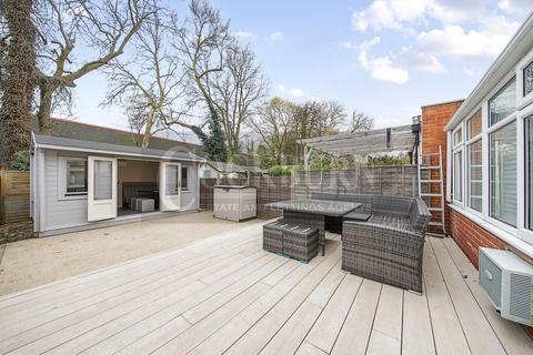 15 Halons Road, London, SE9 5BS