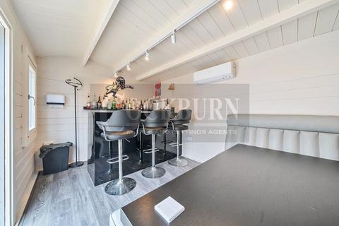 15 Halons Road, London, SE9 5BS