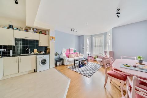 3 bedroom apartment for sale, Courthill Road, Lewisham, Greater London