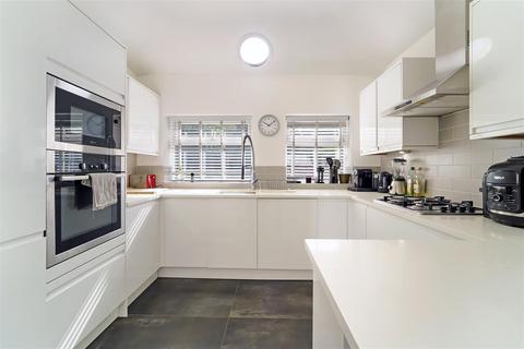 2 bedroom flat for sale, Worple Road, Epsom