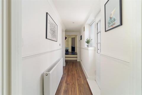 29a Worple Road, Epsom, KT18 5EP