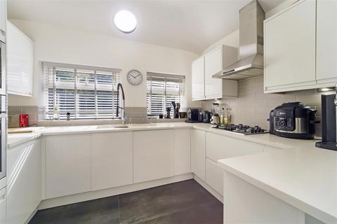29a Worple Road, Epsom, KT18 5EP