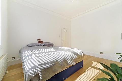29a Worple Road, Epsom, KT18 5EP