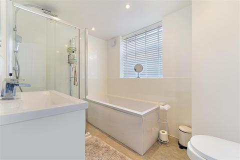 29a Worple Road, Epsom, KT18 5EP