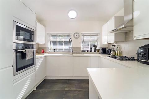 29a Worple Road, Epsom, KT18 5EP