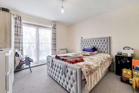 2 bedroom flat to rent, Chingford Mount Road