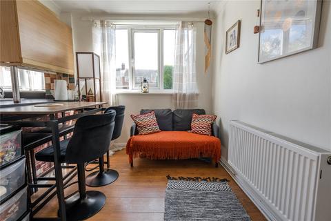 17 Cherry Tree Crescent, Grimsby, DN34 4JY