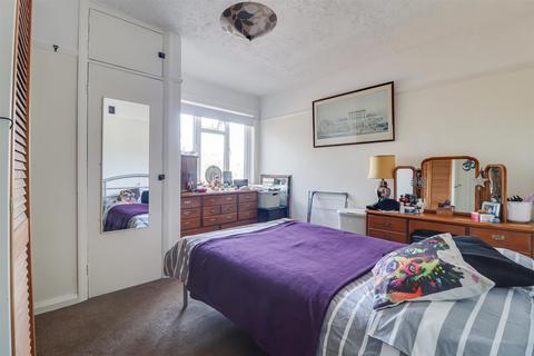 2 bedroom flat for sale, Eastwood Road North, Leigh-On-Sea SS9