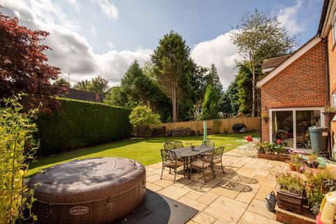 9 Chequer Grange, Forest Row, RH18 5AD