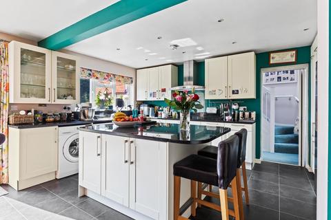 9 Chequer Grange, Forest Row, RH18 5AD