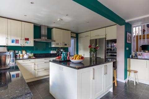 9 Chequer Grange, Forest Row, RH18 5AD