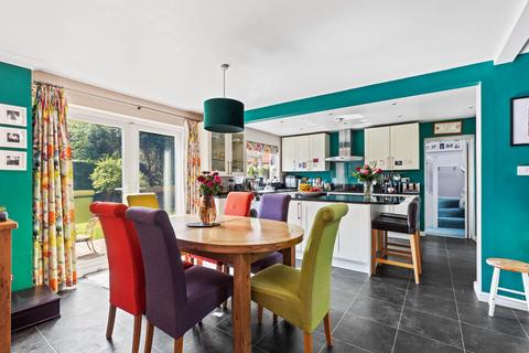 9 Chequer Grange, Forest Row, RH18 5AD