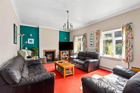 9 Chequer Grange, Forest Row, RH18 5AD