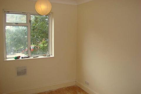 2 bedroom apartment for sale, Croyde Avenue, Hayes, Greater London, UB3