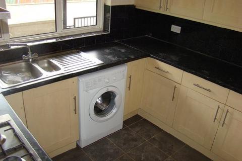 2 bedroom apartment for sale, Croyde Avenue, Hayes, Greater London, UB3