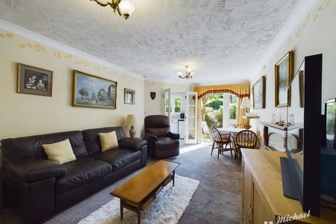 1 bedroom flat for sale, Florence Court, Willow Road, Aylesbury