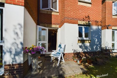 1 bedroom flat for sale, Florence Court, Willow Road, Aylesbury