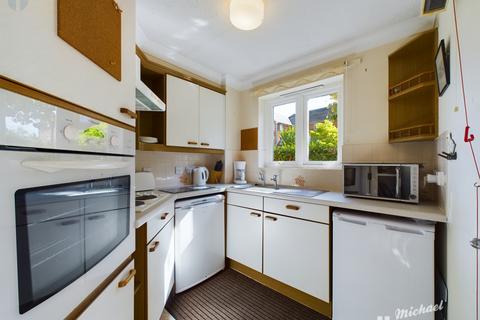 1 bedroom flat for sale, Florence Court, Willow Road, Aylesbury