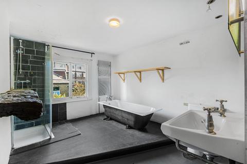 120 Warner Road, London, SE5 9HQ