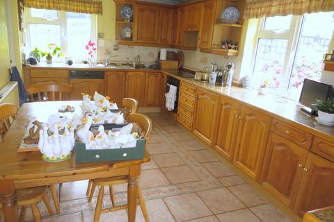 3 bedroom detached bungalow for sale, Kerry SY16