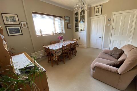 4 bedroom end of terrace house for sale, New Road, Llanelli