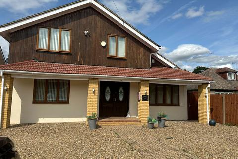 5 bedroom detached house to rent, Fairfield Road, Wraysbury TW19