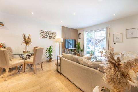 2 bedroom flat for sale, Bodiam Court, Walthamstow, London, E17